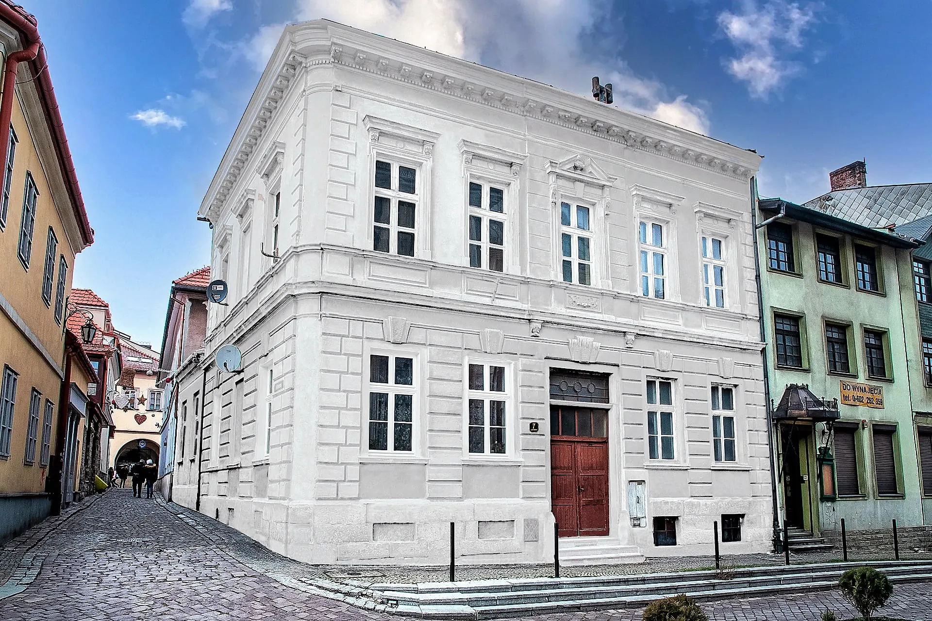 Wärmebild derselben Fassade nach der Beschichtung: die Oberflächentemperatur außen liegt sichtbar niedriger.